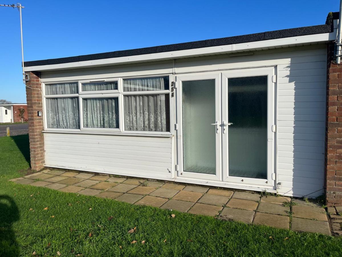 Macs Shack, California Sands, Scratby - Two Bed Chalet, Sleeps 5, Pet Friendly, Free Pool Passes Plus Linen And Towels Included Great Yarmouth Kültér fotó